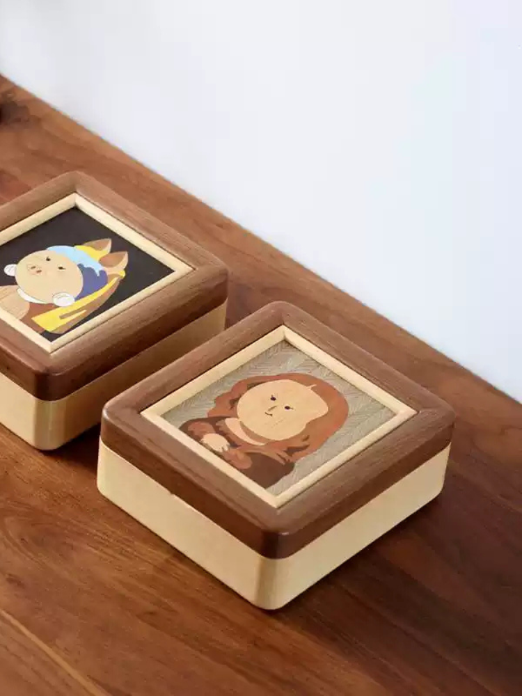 Mona's Box